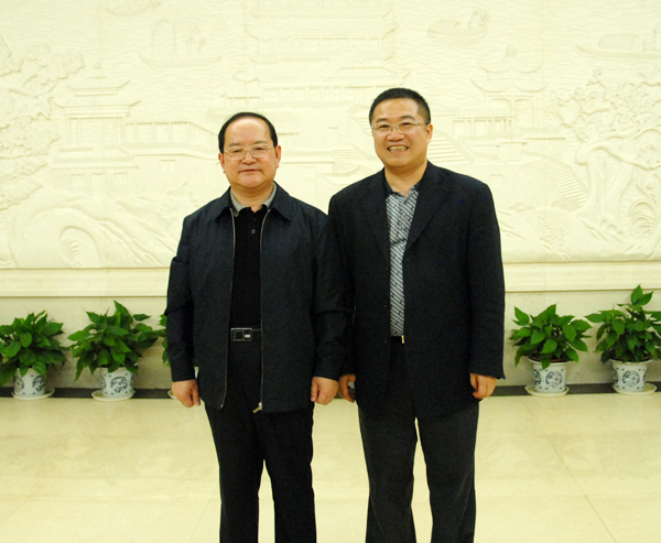 13.原江西省委书记、现广西壮族自治区党委书记鹿心社与在线买球(中国)唯一官方网站
总裁林印孙亲切合影.JPG