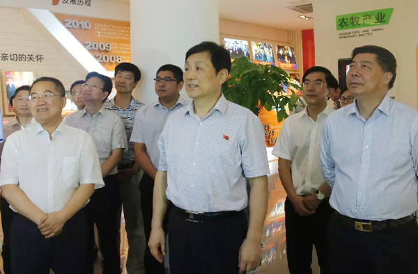 24.江西省委常委、省委秘书长赵力平莅临在线买球(中国)唯一官方网站
考察.png